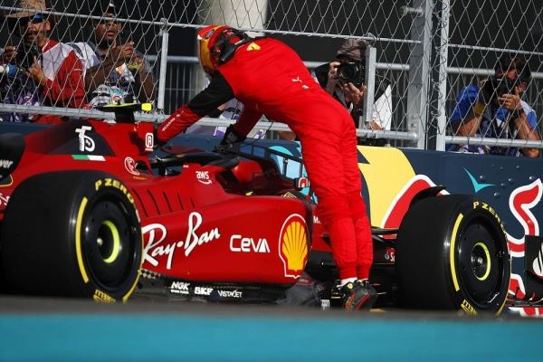 «Ferrari выстрелила себе в ногу». Хилл усомнился в превосходстве Red Bull