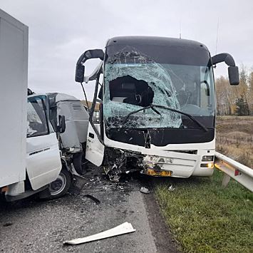 В Пензенской области трех человек госпитализировали после ДТП с участием автобуса